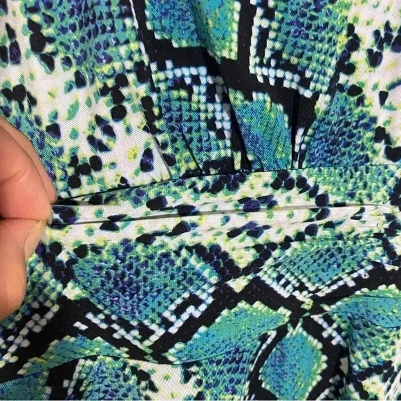 BCBG Maxazria snakeskin  fit and flare midi sleeveless super soft dress size S - Picture 5 of 7